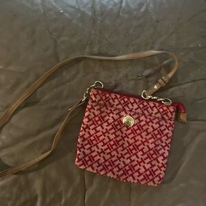 Tommy Hilfiger, classic crossbody purse!
